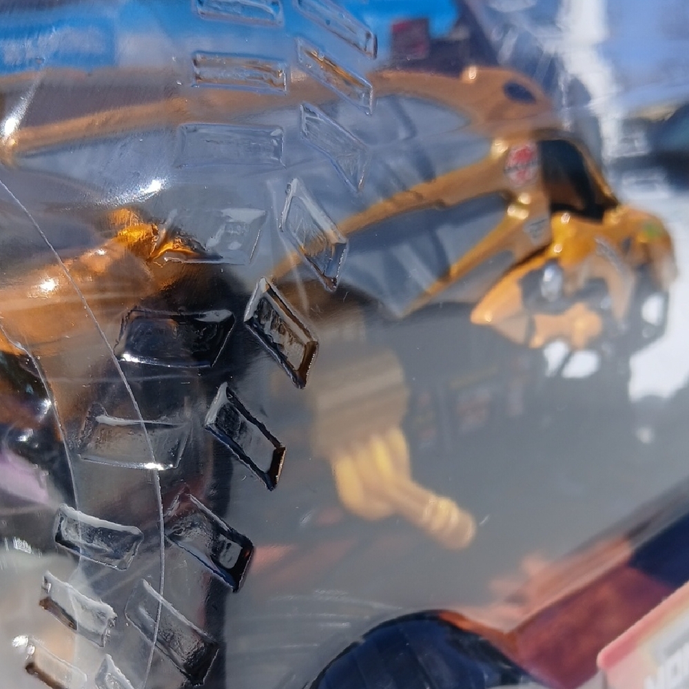 Dragonoid  Monster Jam Truck Toy - Gold and Black. 1/24 - Picture 4 of 7